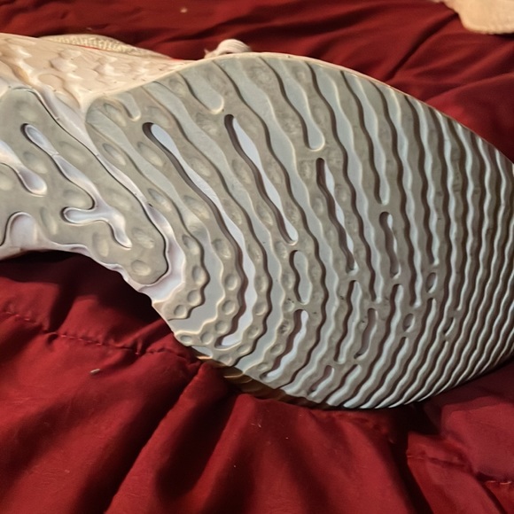 Nike React Women’s running shoes - Size 9 - off white/gray and pink - Picture 7 of 7